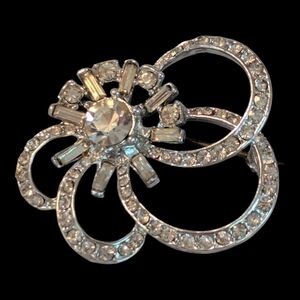 Rare 1960s Jomaz White Crystal Rhinestones Silver Tone Ribbon Brooch Pin.